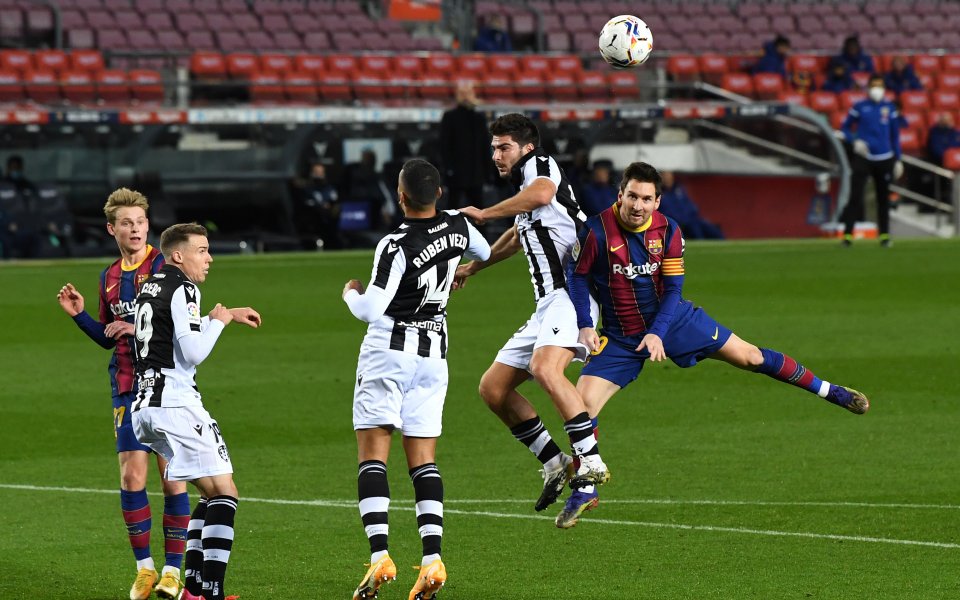 Барселона и Леванте играят при резултат 1:0 в късния неделен