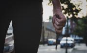 Психично болен мъж нападна с нож дете в София