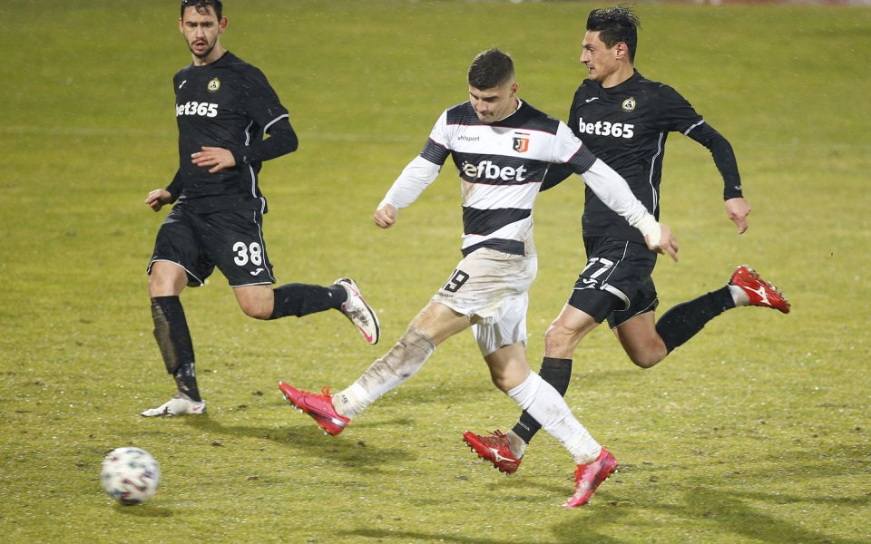 Георги Минчев грабна приза за Играч на мача при успеха