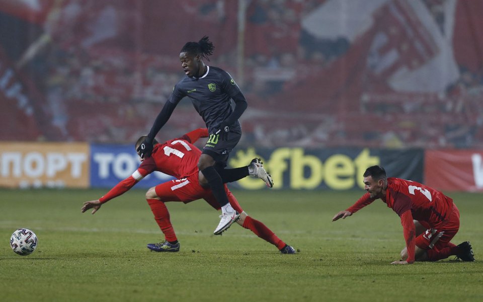 Треньорът на Берое - Димитър Димитров, ще има сериозни проблеми