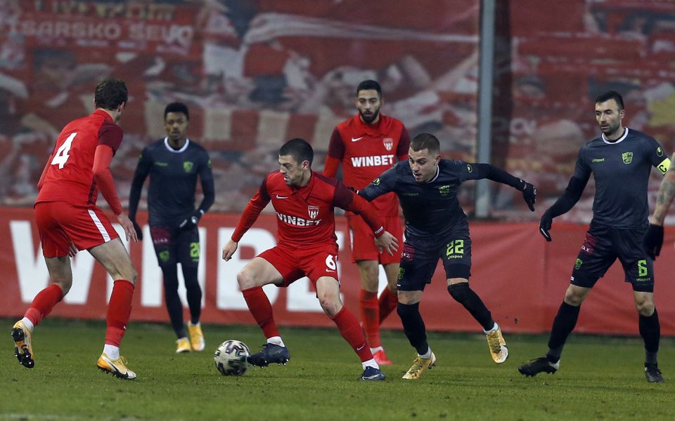 Отборът на Берое победи с 2:0 при визитата си на