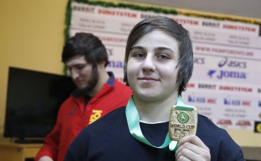 Българката която спечели златен медал на Световната купа по борба