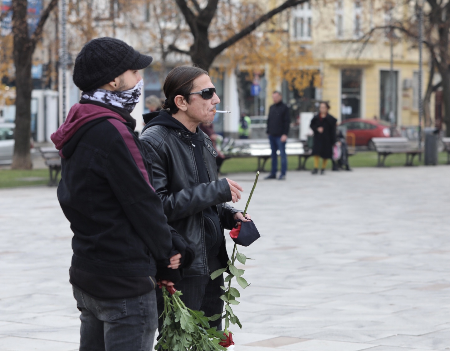 На поклонението в столичния храм Свети Седмочисленици да изпратят музиканта дойдоха много негови приятели, колеги музиканти, актьори, както и почитатели на песните на емблематичната българска група.