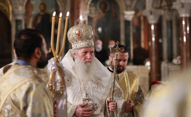 Митрополит Антоний: Патриарх Неофит продължава да се лекува във ВМА, но достъпът до него е ограничен