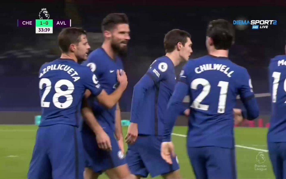 Десет минути преди края на първата част домакините откриха резултата.