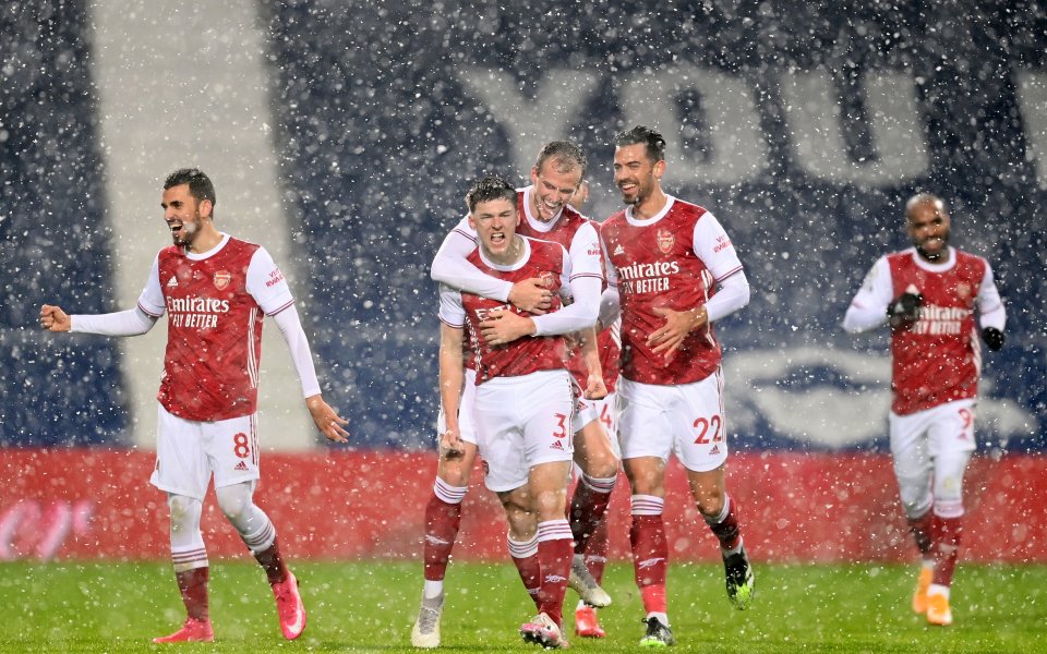 Отборите на Уест Бромич Албиън и Арсенал играят при резултат