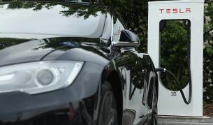 <p>Напук на кризата с чипове: рекордни продажби за Tesla</p>