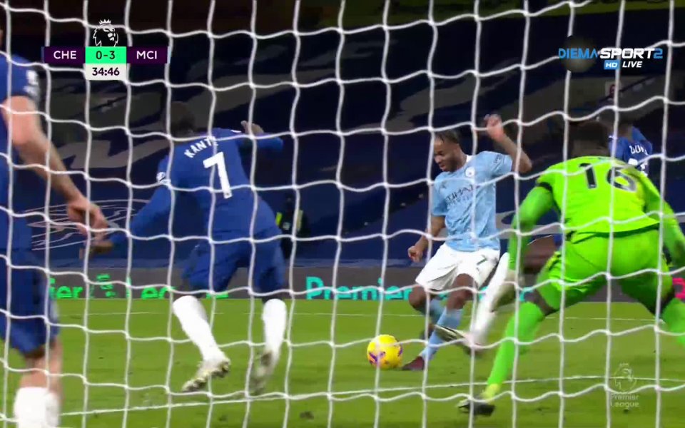 В 34-ата минута Челси изпълни корнер, от който топката бе