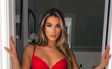 София Пескисолидо не пропуска удобен момент да зарадва хилядите си