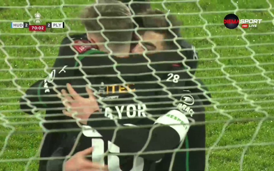 Хъдърсфийлд - Плимут 2:3 /репортаж/ function showNative(obj) { setTimeout(function ()