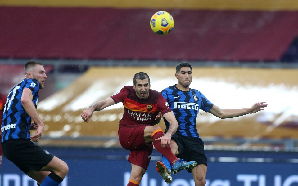 Отборите на Рома и Интер играят при резултат 2:2 в