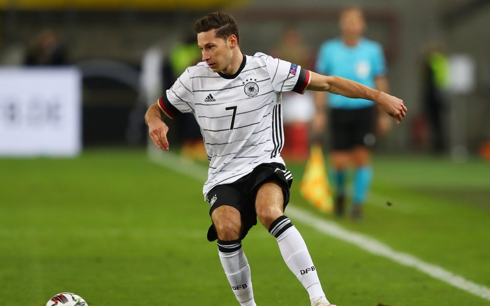 Арсенал е стартирал преговори с агента на Юлиан Дракслер. Според