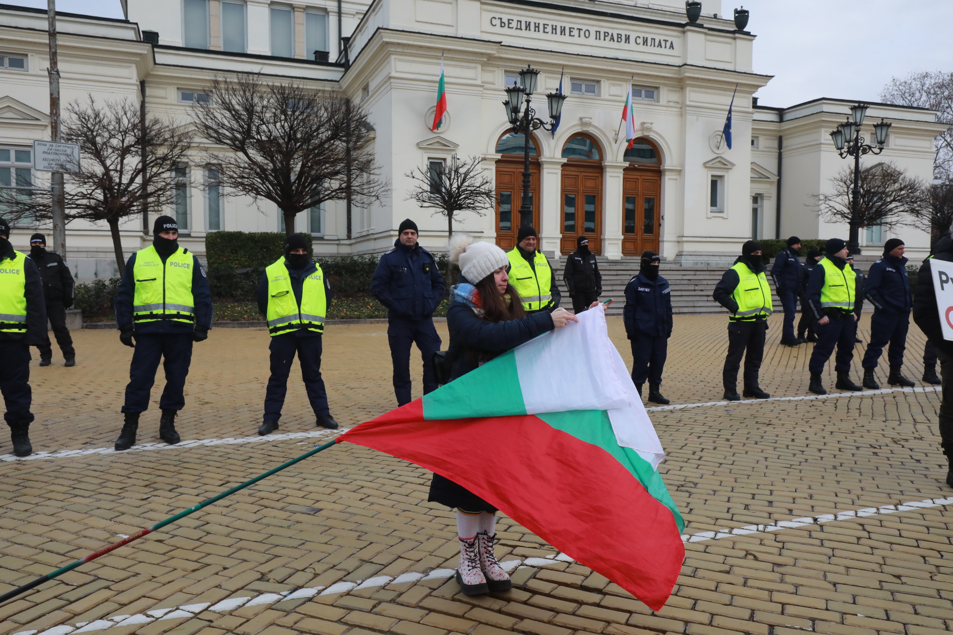 <p>В първия работен ден на депутатите: Протест на площад &quot;Народно събрание&quot;</p>