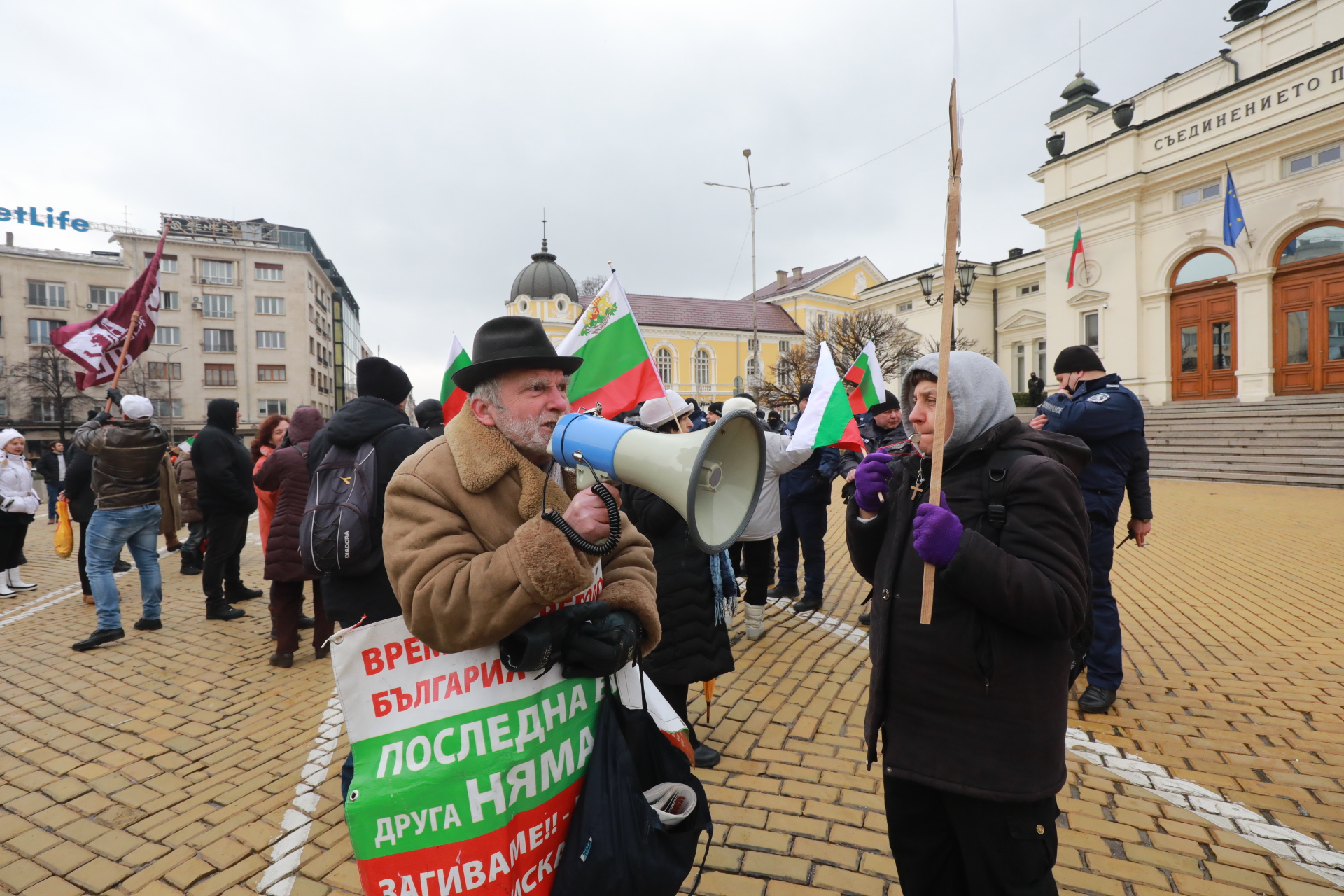 <p>В първия работен ден на депутатите: Протест на площад &quot;Народно събрание&quot;</p>