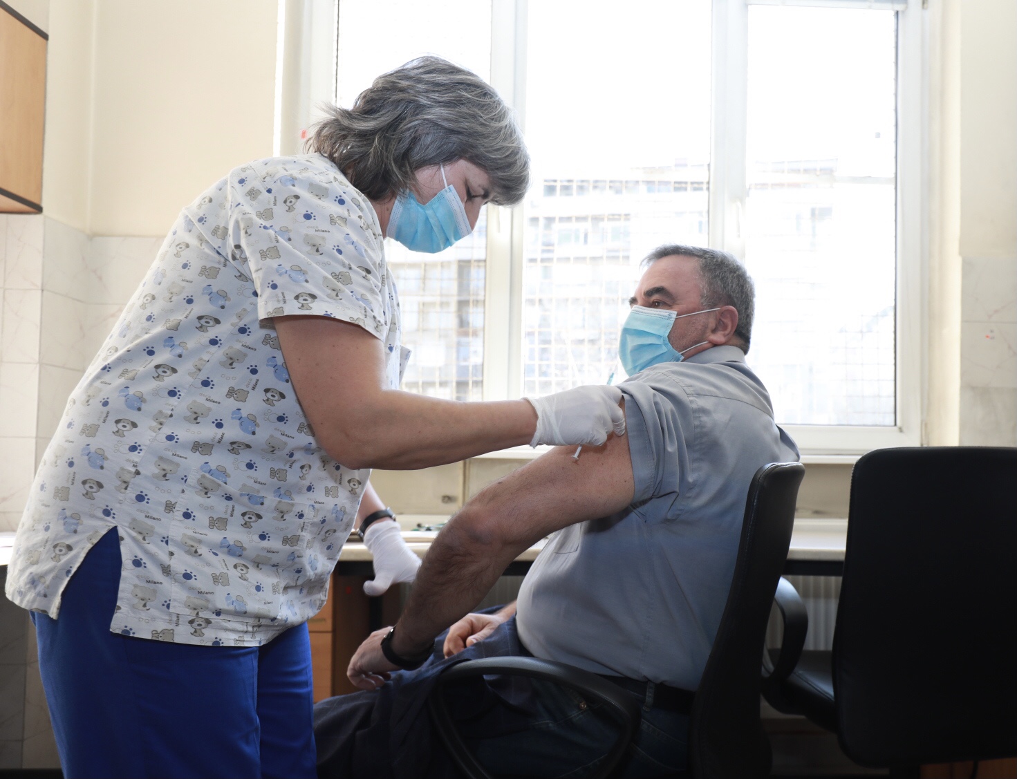 <p>Главният държавен здравен инспектор доц. Ангел Кунчев се имунизира срещу COVID-19</p>