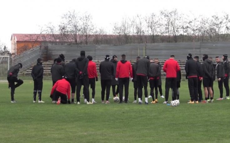 Локомотив Пловдив тръгна за Поморие с 8 юноши (ВИДЕО)