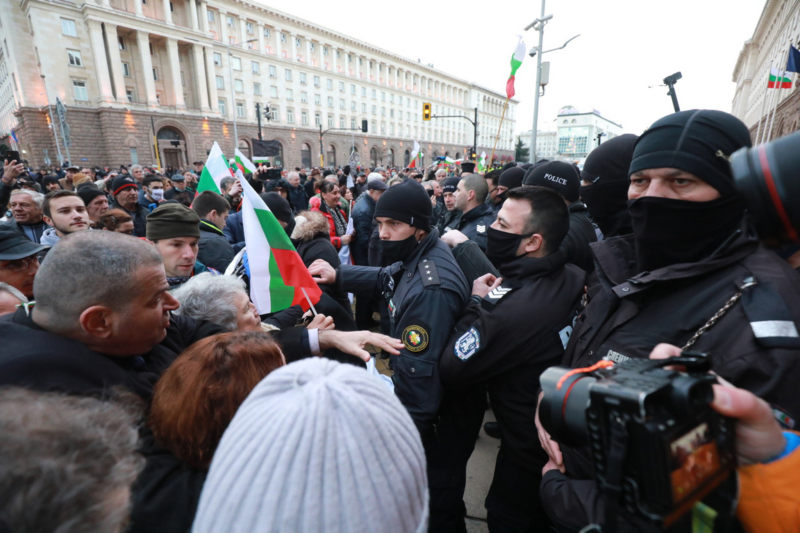 200 дни протести в София срещу правителството и главния прокурор