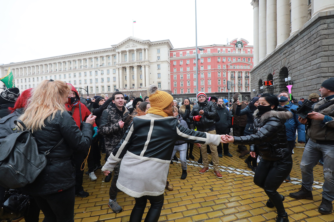 <p>Ресторантьорите излязоха на масов протест в София</p>