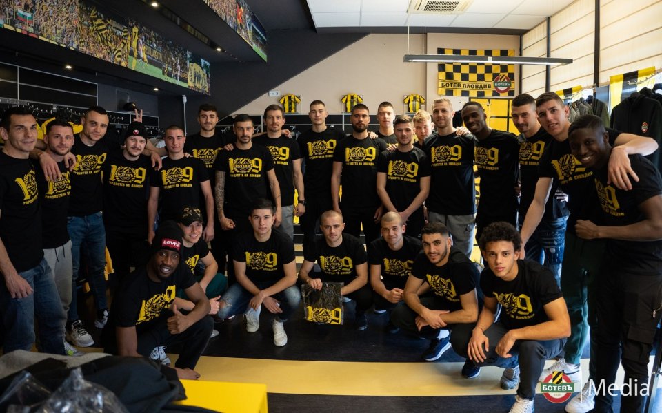 Футболистите от мъжкия отбор на Ботев (Пловдив) показаха своята съпричастност