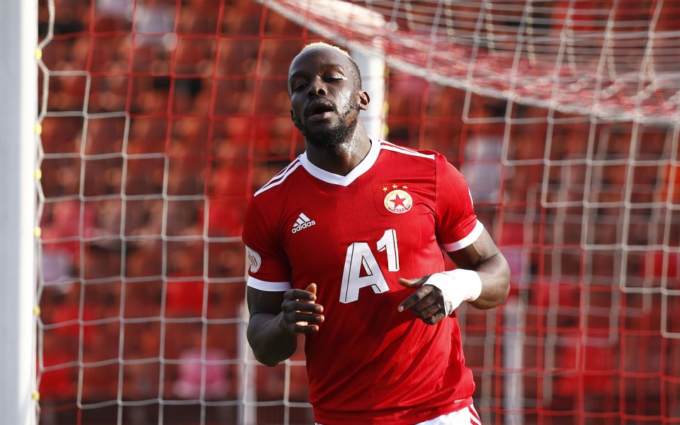 Нападателят на ЦСКА Али Соу намекна, че остава в отбора