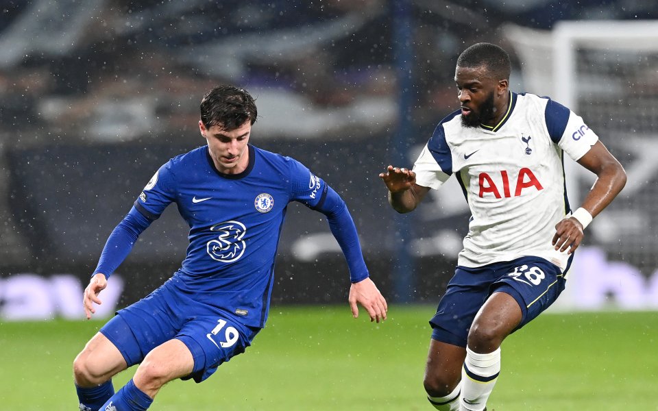 Отборите на Тотнъм и Челси играят при резултат 0:1 в