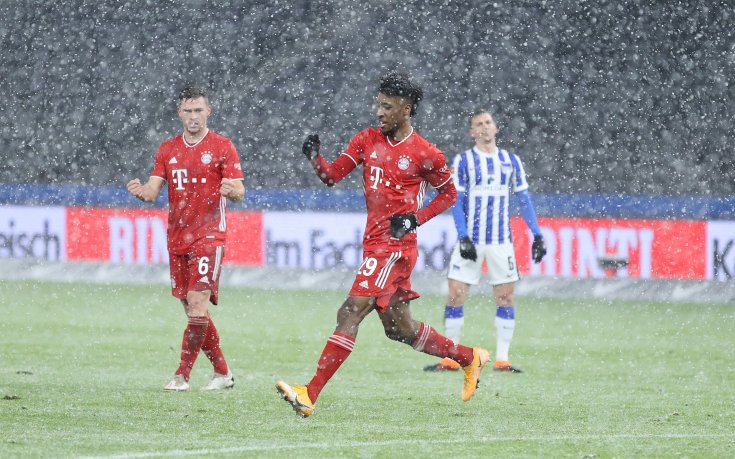 Левандовски изпусна дузпа, но Байерн излъга Херта в снежния Берлин (галерия)