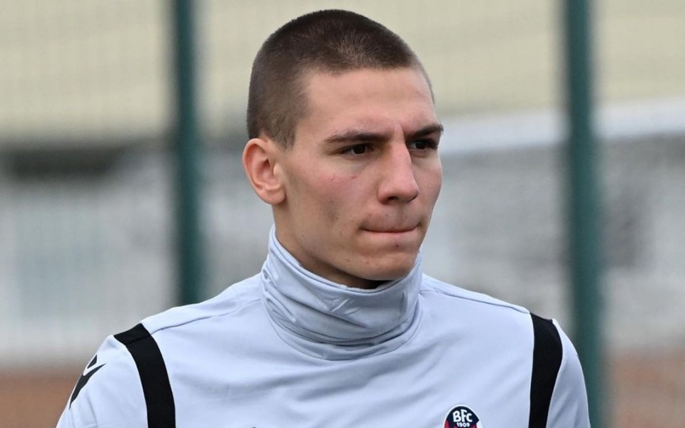 Българският бранител Валентин Антов е в групата на Болоня за