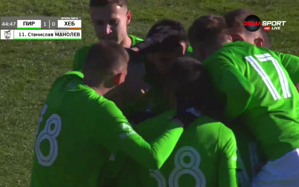 Минута преди края на редовното време пък Станислав Манолев реализира