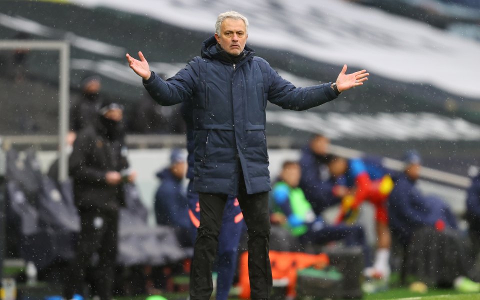 Бъдещето на мениджъра на Тотнъм Жозе Моуриньо продължава да бъде