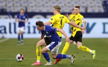 Отборите на Шалке и Борусия Дортмунд играят при резултат 0 0 в