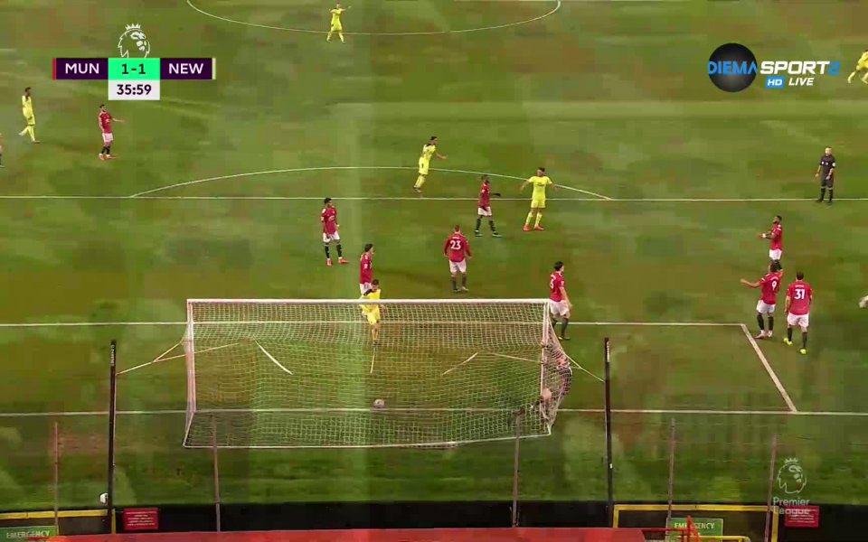 В 36-ата минута Хари Магуайър изби глава центриране право в