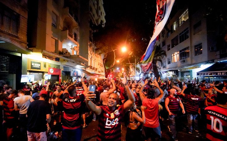 Хиляди отпразнуваха титлата на Фламенго, въпреки мерките срещу COVID-19