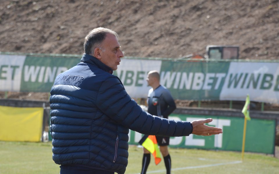 Велислав Вуцов е фаворит да смени Тони Здравков на треньорския