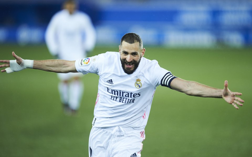 Нападателят на Реал Мадрид Карим Бензема вкарва по един гол