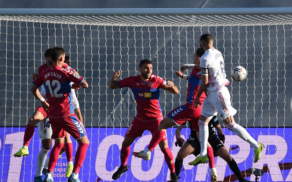 Реал Мадрид и Елче играят при 2:1 в мач от