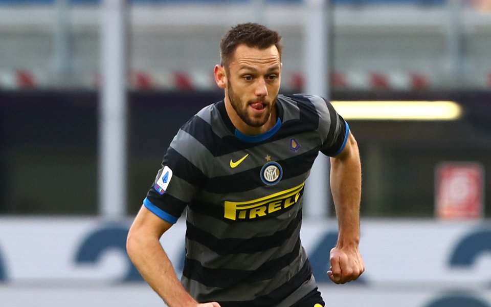 Интер иска да обвърже централния защитник Стефан де Фрай с