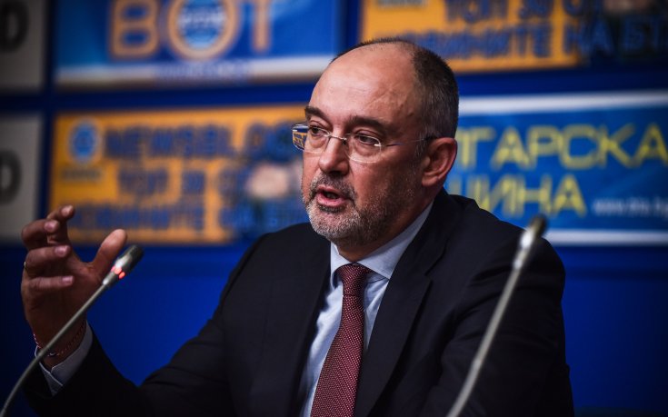 Член на Изпълкома призна, че с Бербатов биха поели управлението на БФС