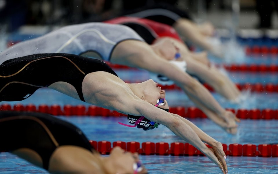 Канадка подобри световния рекорд на 400 метра съчетано плуване