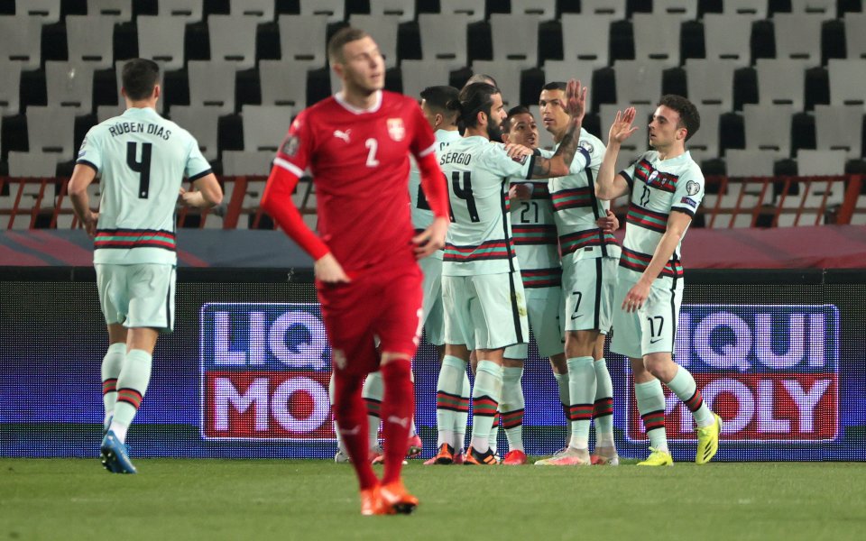 Попадението на Кристиано Роналдо във вратата на Сърбия в добавеното