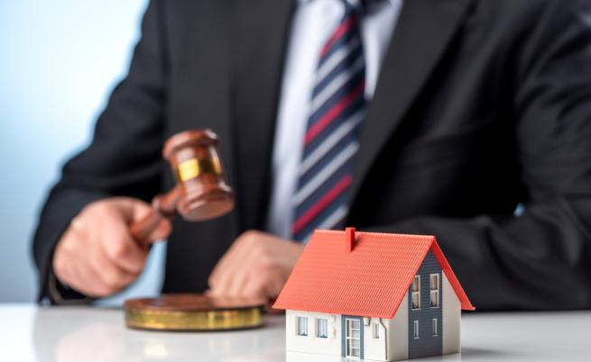 Настойник на психично болен мъж продаде апартамента му