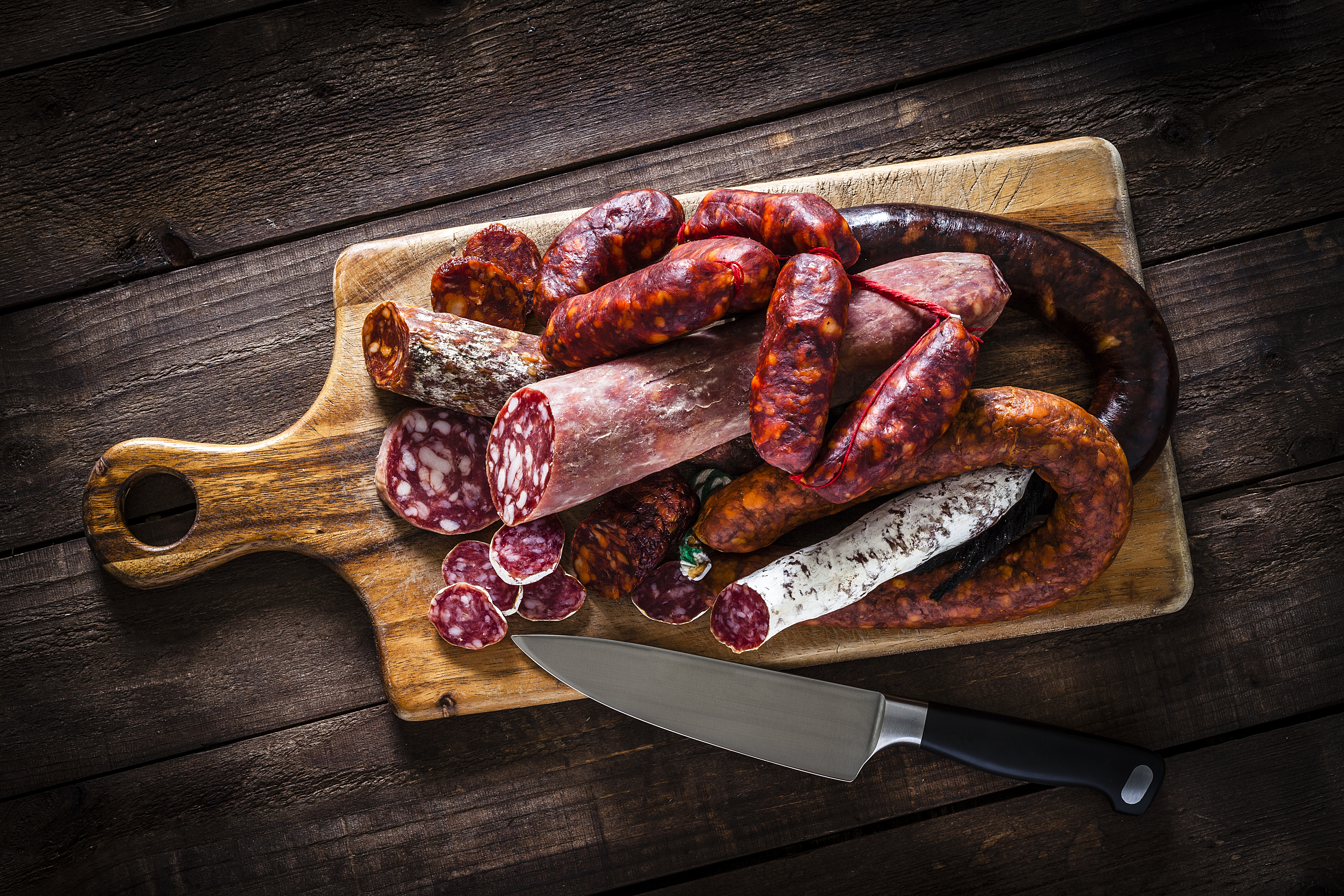 Учени установиха, че колбасите променят мозъка