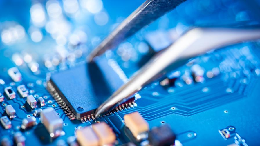 Intel очаква недостигът на чипове да е поне до 2024 г.