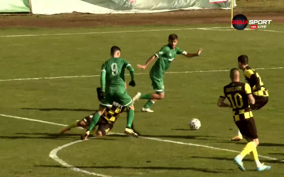 В 23-ата минута Валери Домовчийски изведе домакините напред.