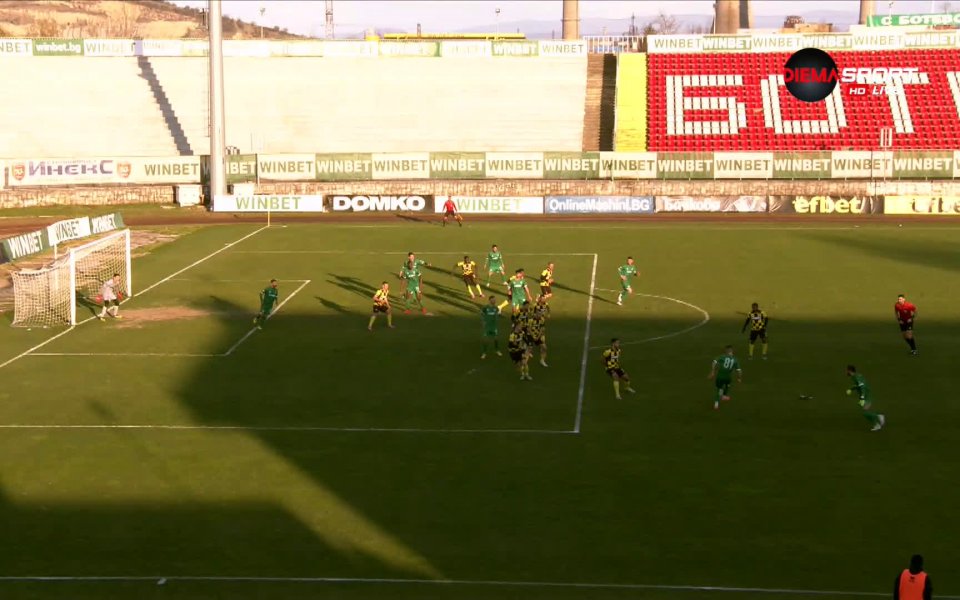 В края на мача Самир Аясс изпрати топката в мрежата