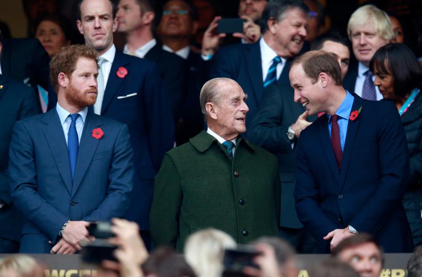 <p>В компанията на принц Хари и принц Уилям по време на финала на Световната купа по ръгби, 2015 г.</p>