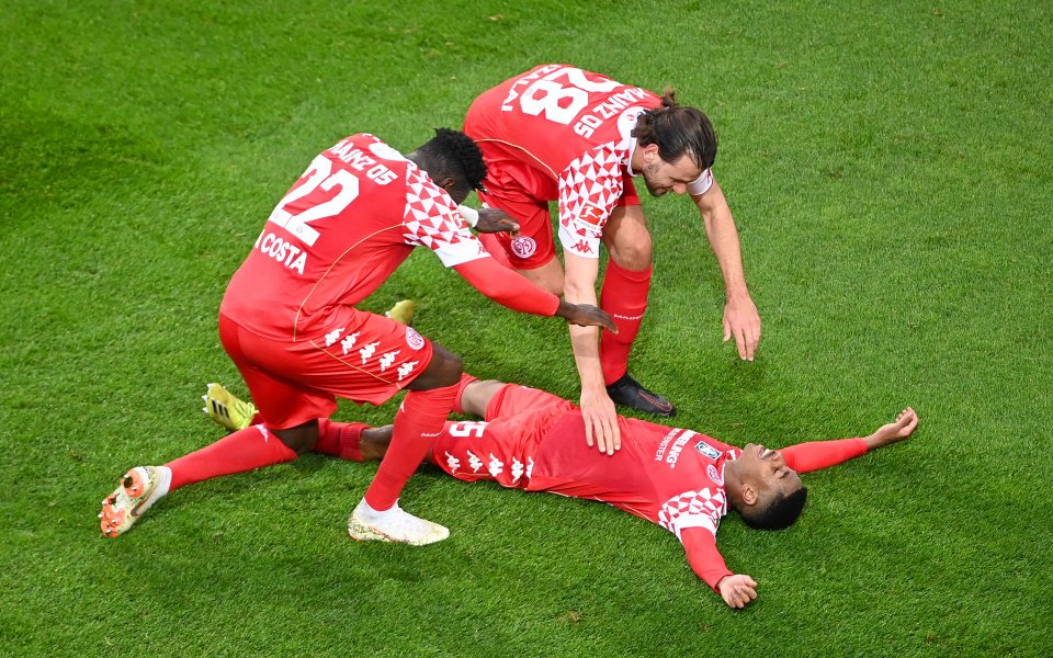 Майнц постигна ключова победа в битката за оцеляване в Бундеслигата,