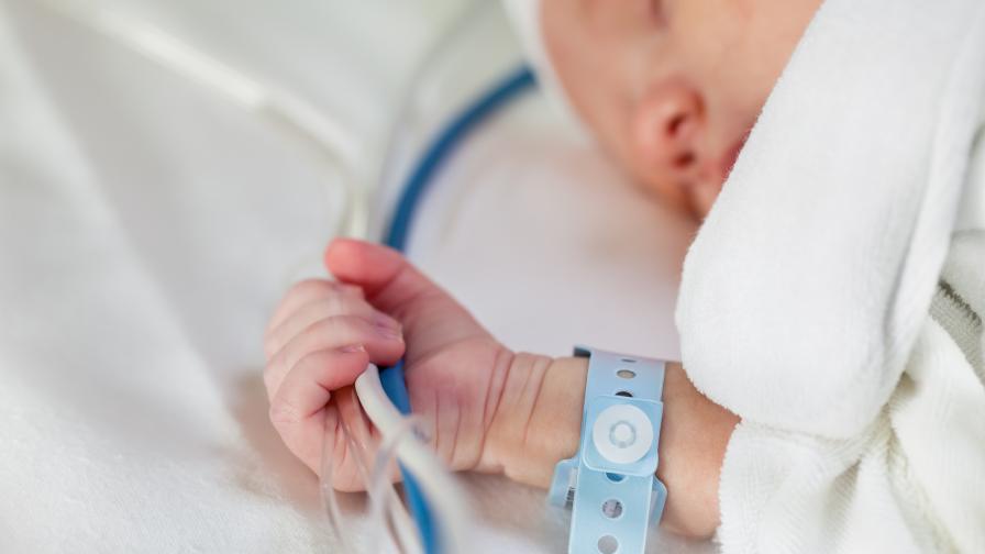 Лекари от Националната кардиологична болница спасиха бебе на 32 дни