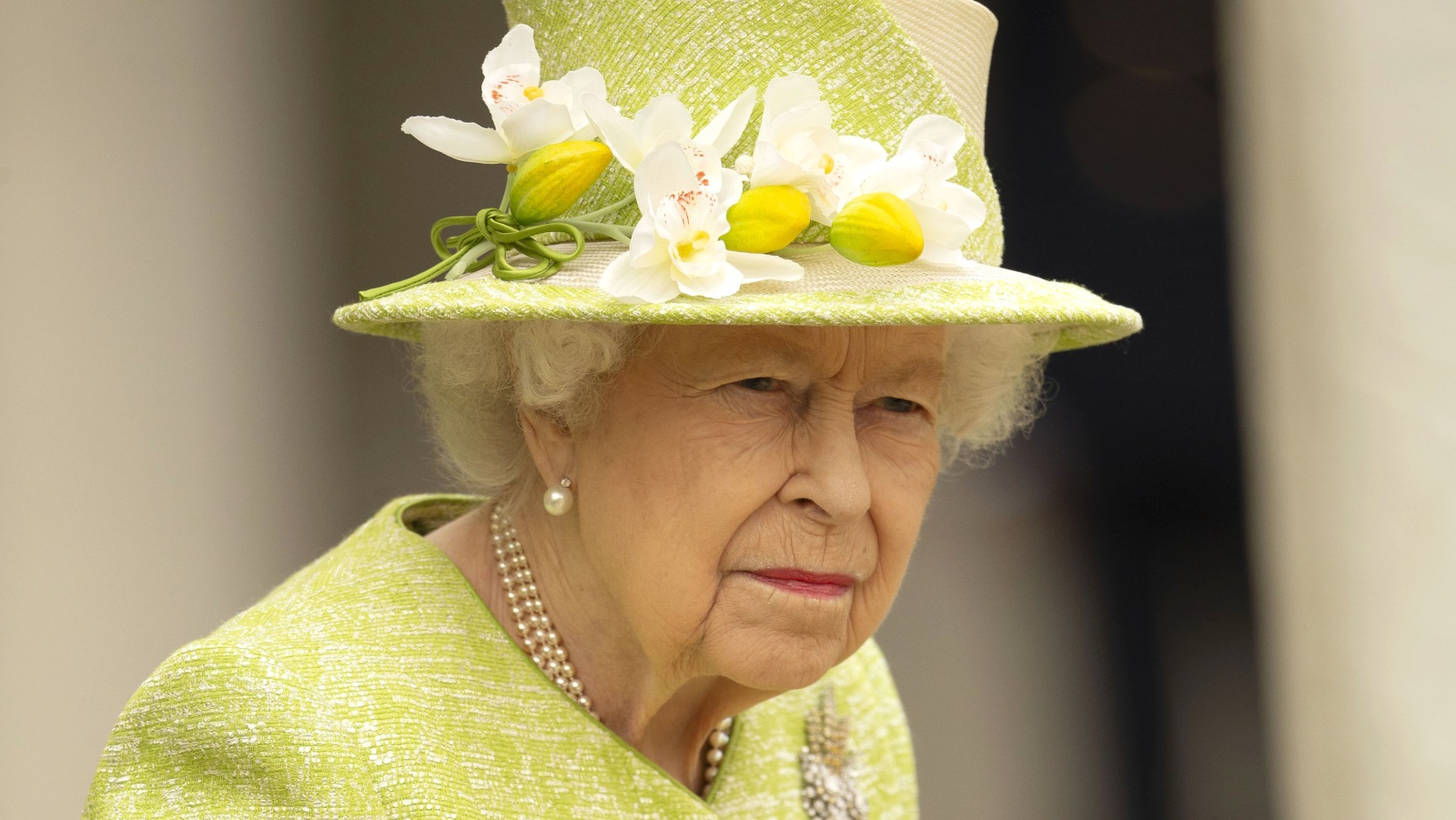 <p><strong>Кралица Елизабет II - Телец</strong></p>

<p>Кралица Елизабет II не трябваше да бъде кралица, но нейният звезден знак беше много подходящ за да поеме този дълг именно тя. За телците се казва, че са практични и надеждни, точно както нейно величество. Никой не е по-сдържан от английската кралица, но от време на време прави по някой пиперлив коментар.</p>