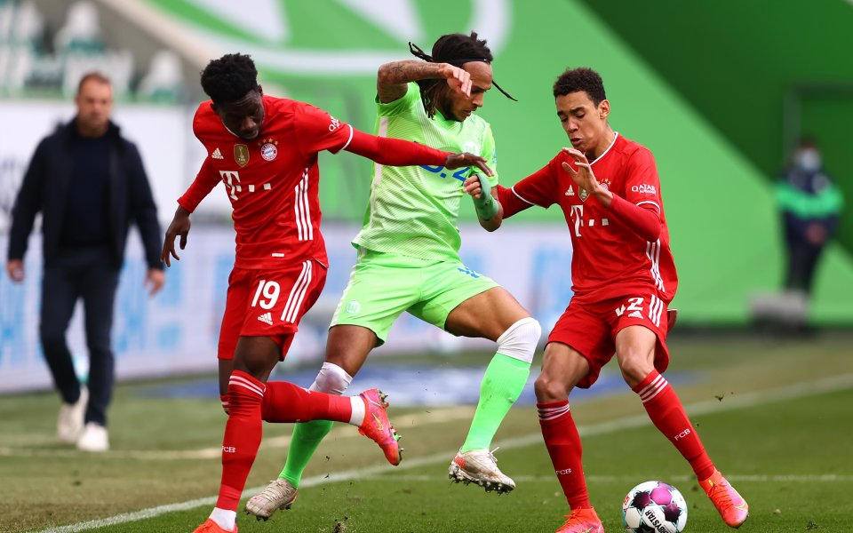 Отборите на Волфсбург и Байерн Мюнхен играят при резултат