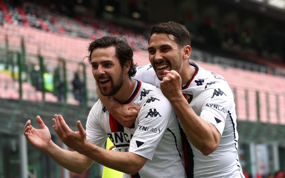 Отборите на Милан и Дженоа играят при